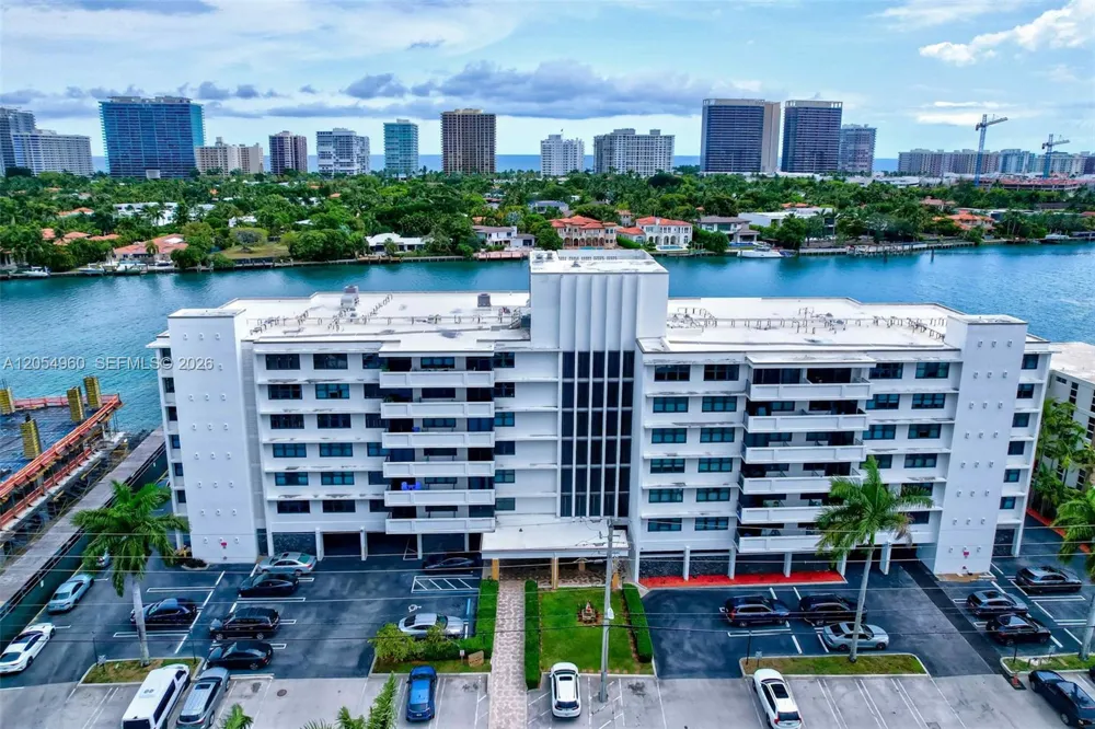 10101 E Bay Harbor Dr #502 Bay Harbor Islands, FL 33154