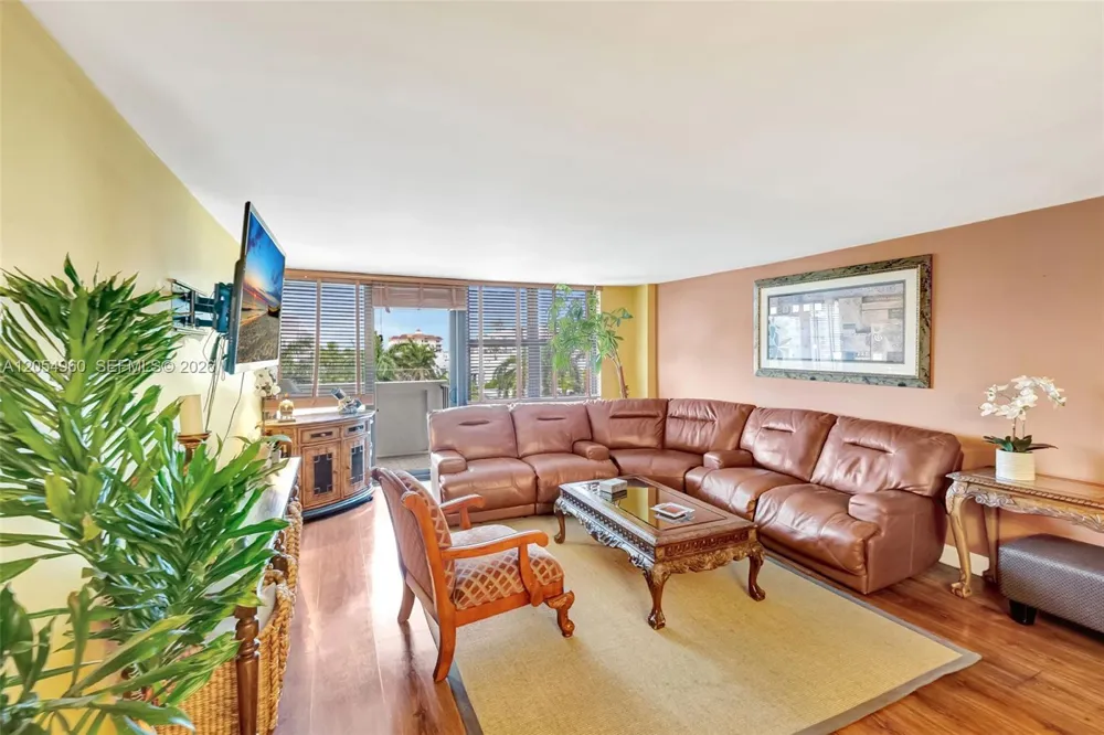 10101 E Bay Harbor Dr #502 Bay Harbor Islands, FL 33154