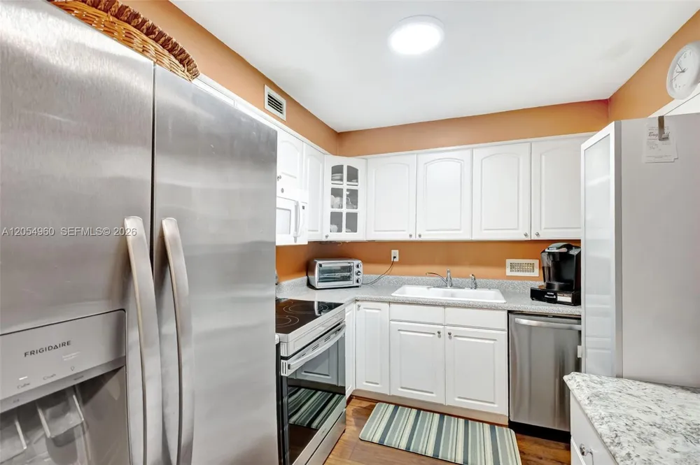 10101 E Bay Harbor Dr #502 Bay Harbor Islands, FL 33154