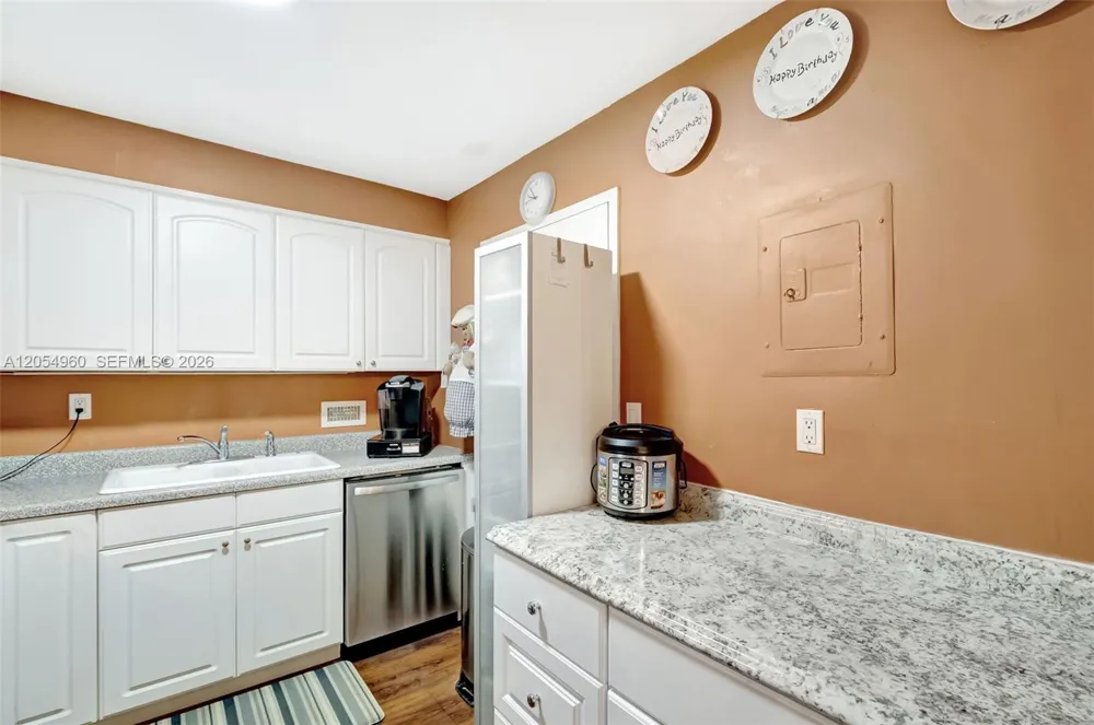 10101 E Bay Harbor Dr #502 Bay Harbor Islands, FL 33154