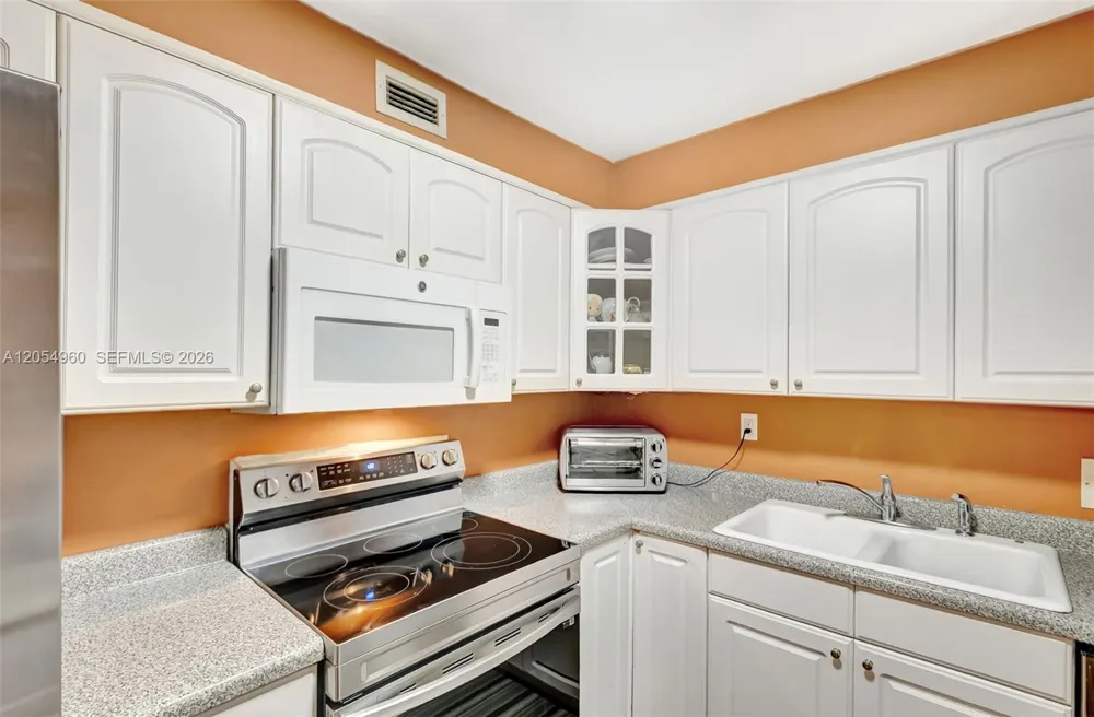 10101 E Bay Harbor Dr #502 Bay Harbor Islands, FL 33154