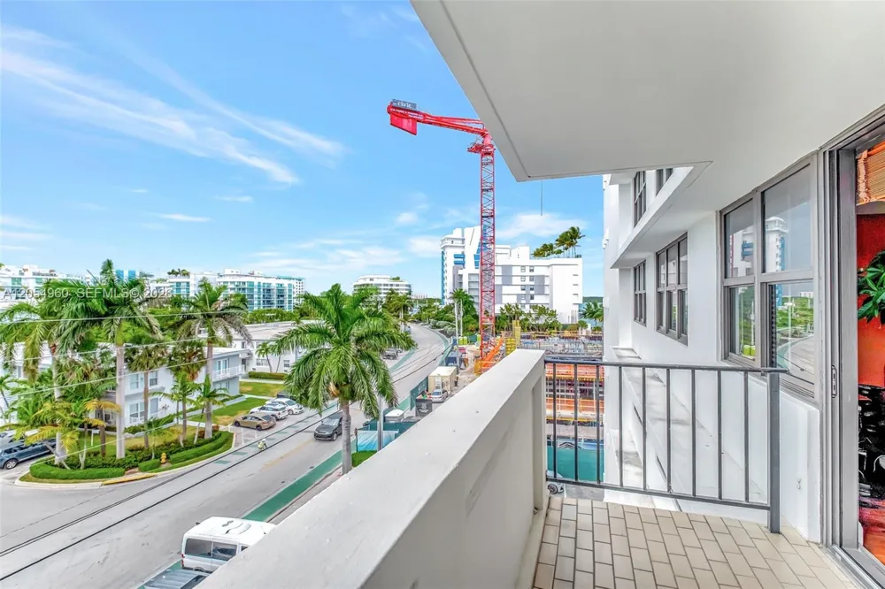 10101 E Bay Harbor Dr #502 Bay Harbor Islands, FL 33154