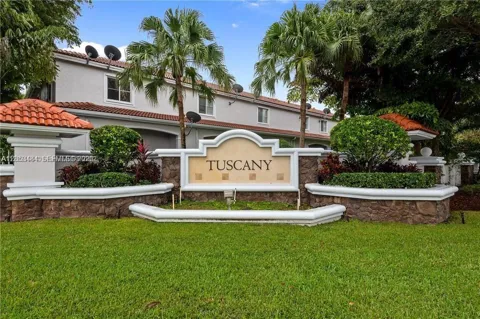 2833 SW 82nd Ave #104