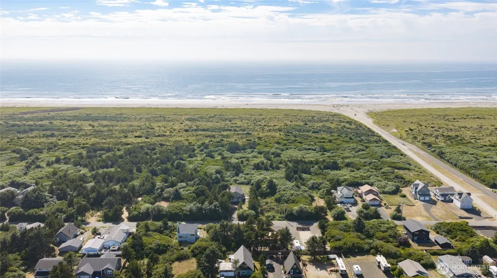 516 Sand Dune Avenue SW Ocean Shores, WA 98569