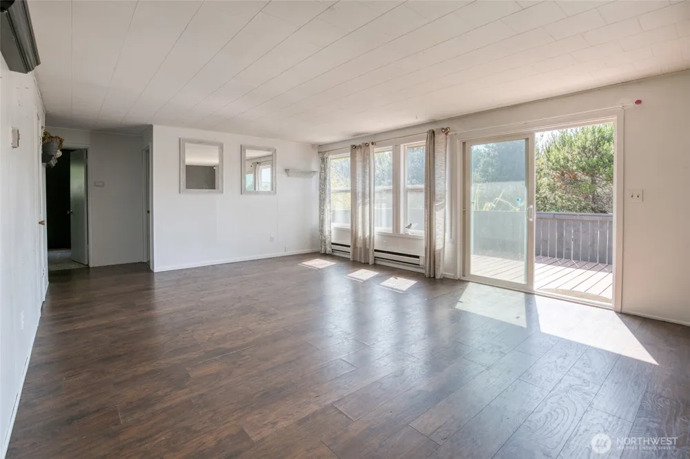 516 Sand Dune Avenue SW Ocean Shores, WA 98569