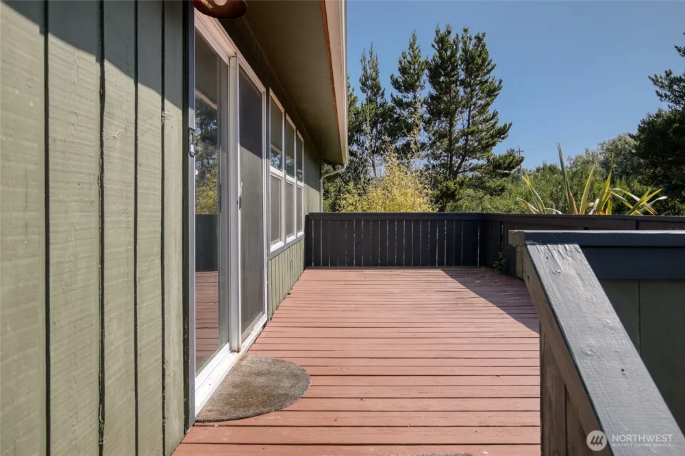 516 Sand Dune Avenue SW Ocean Shores, WA 98569