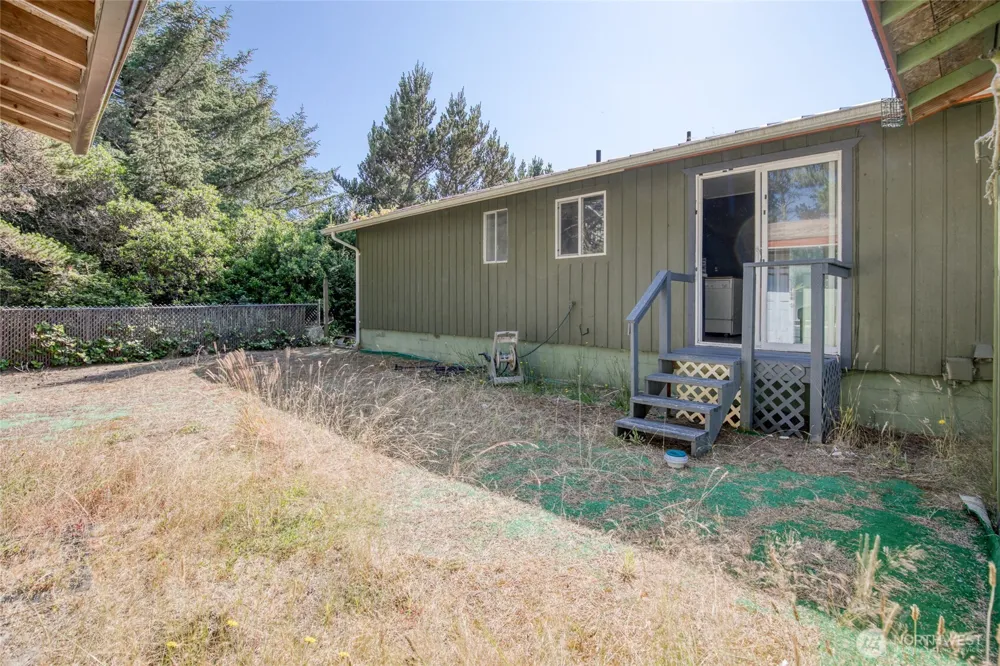 516 Sand Dune Avenue SW Ocean Shores, WA 98569