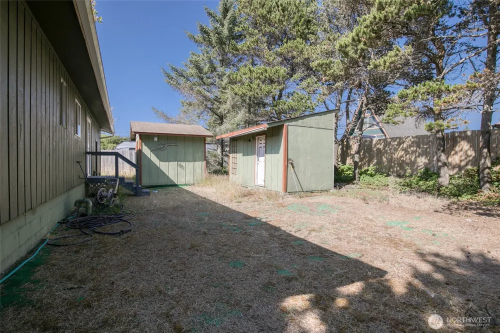516 Sand Dune Avenue SW Ocean Shores, WA 98569