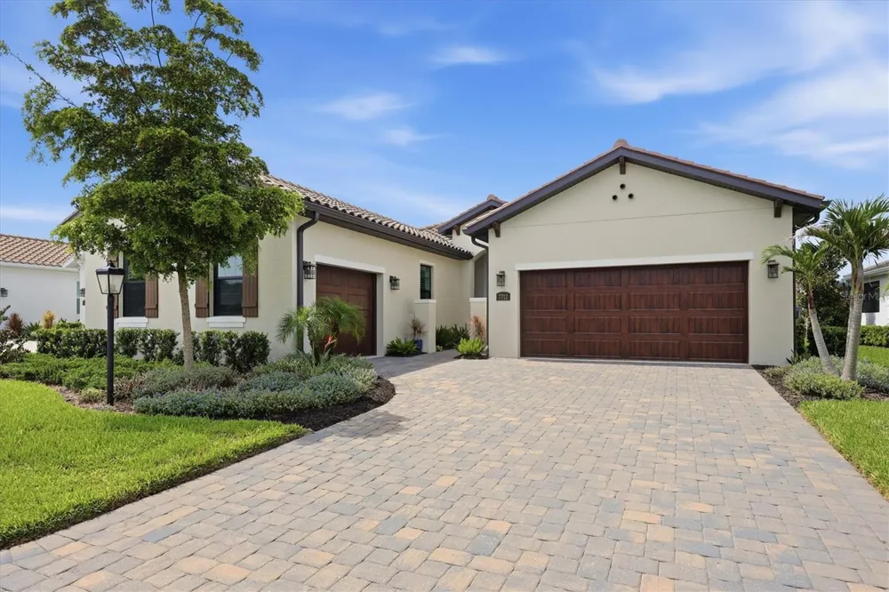 7712 SANDHILL LAKE DRIVE Sarasota, FL 34241