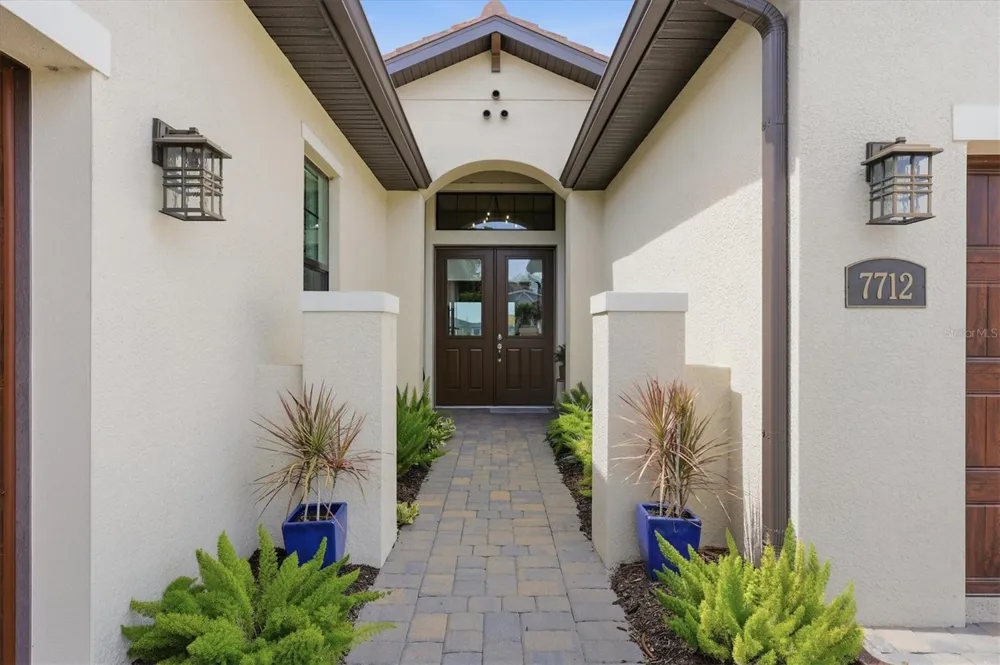 7712 SANDHILL LAKE DRIVE Sarasota, FL 34241