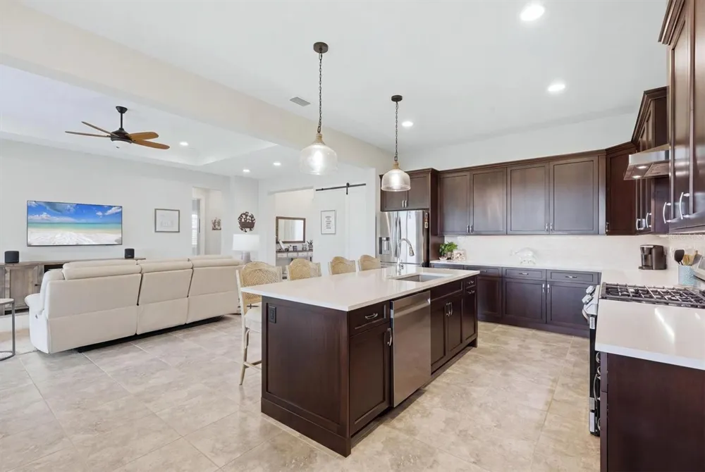 7712 SANDHILL LAKE DRIVE Sarasota, FL 34241