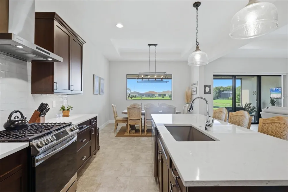 7712 SANDHILL LAKE DRIVE Sarasota, FL 34241