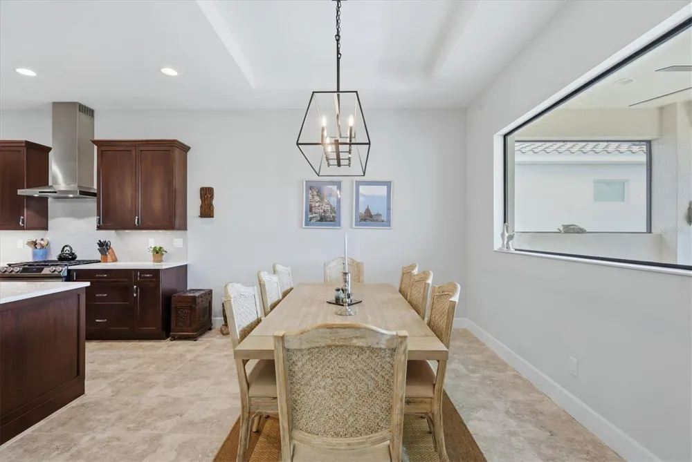 7712 SANDHILL LAKE DRIVE Sarasota, FL 34241