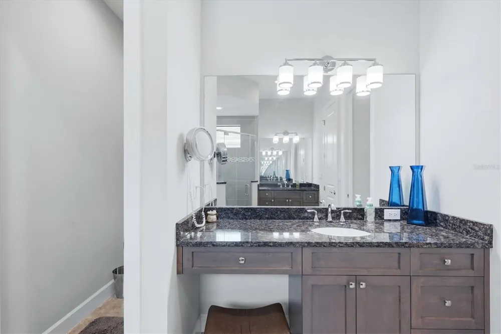7712 SANDHILL LAKE DRIVE Sarasota, FL 34241