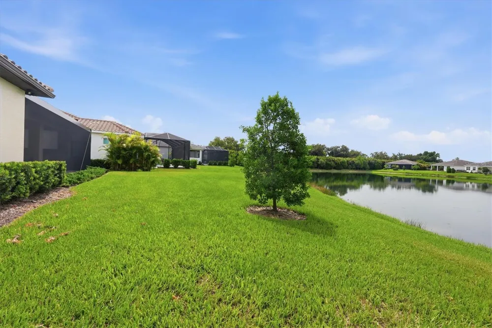 7712 SANDHILL LAKE DRIVE Sarasota, FL 34241