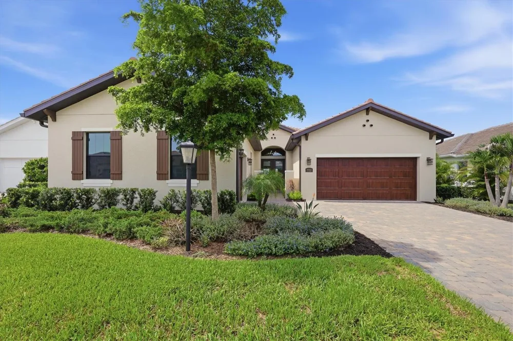 7712 SANDHILL LAKE DRIVE Sarasota, FL 34241