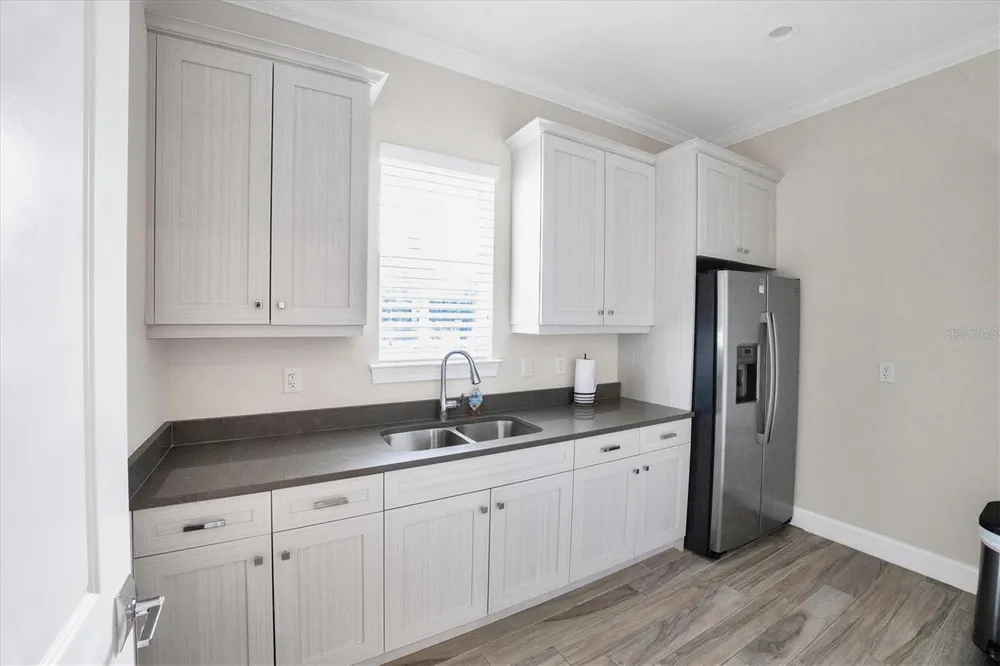7712 SANDHILL LAKE DRIVE Sarasota, FL 34241