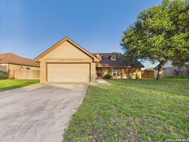 1125 IRIS CRESCENT DR Floresville, TX 78114