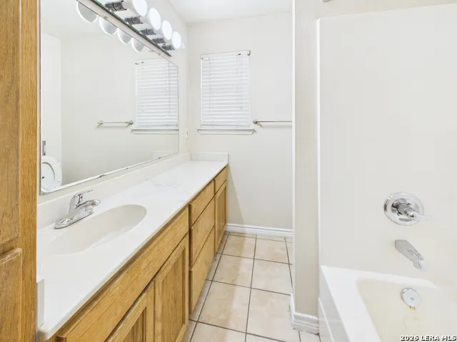 1125 IRIS CRESCENT DR Floresville, TX 78114