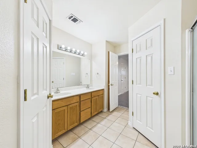 1125 IRIS CRESCENT DR Floresville, TX 78114