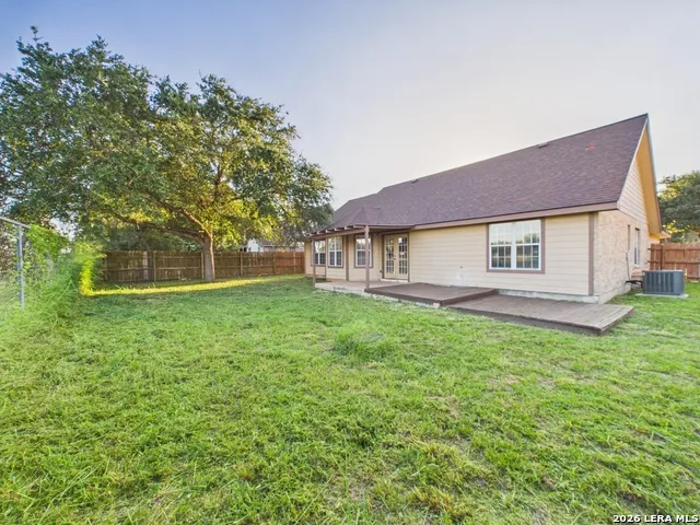 1125 IRIS CRESCENT DR Floresville, TX 78114