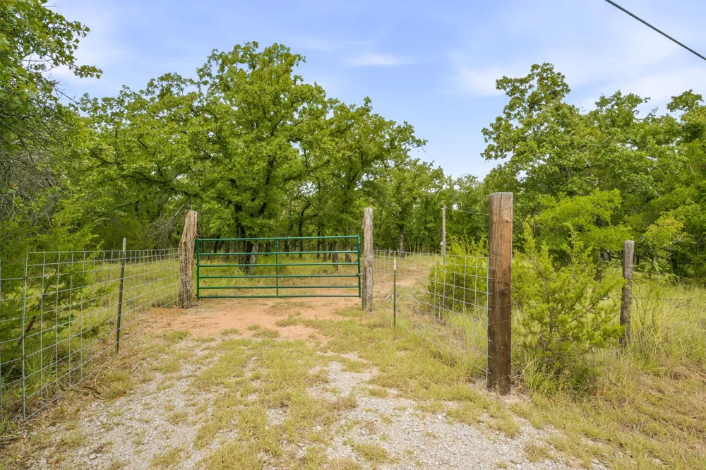 4195 S Lakeview Gordon, TX 76453