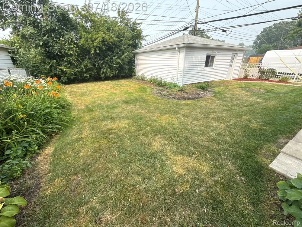 20017 California St Clair Shores City, MI 48080