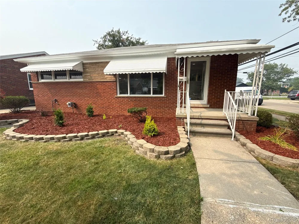 20017 California St Clair Shores City, MI 48080