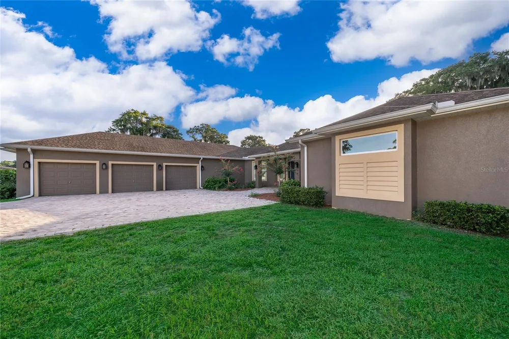 12131 EAGLES POINT COURT Grand Island, FL 32735
