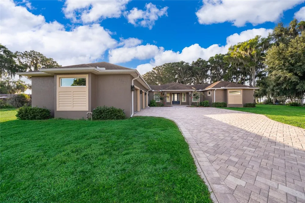 12131 EAGLES POINT COURT Grand Island, FL 32735
