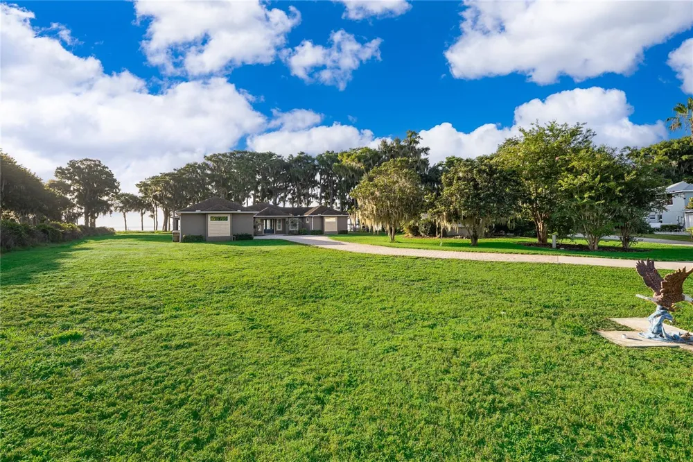 12131 EAGLES POINT COURT Grand Island, FL 32735