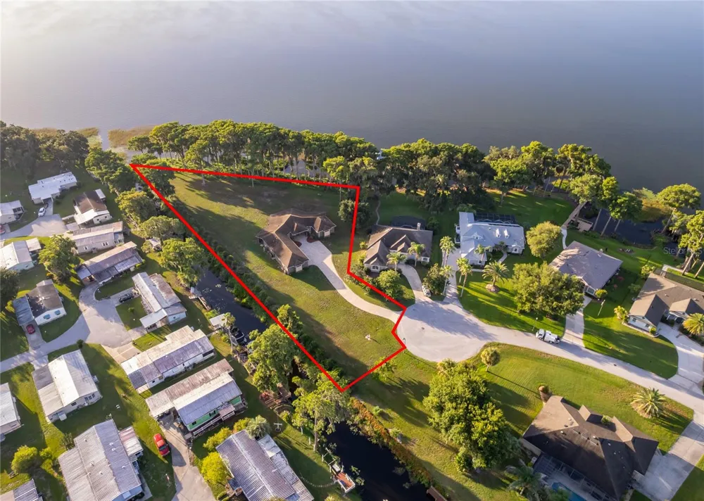 12131 EAGLES POINT COURT Grand Island, FL 32735