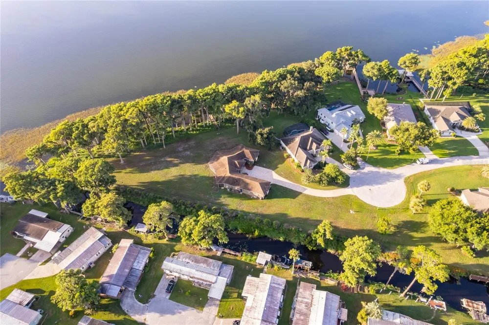 12131 EAGLES POINT COURT Grand Island, FL 32735