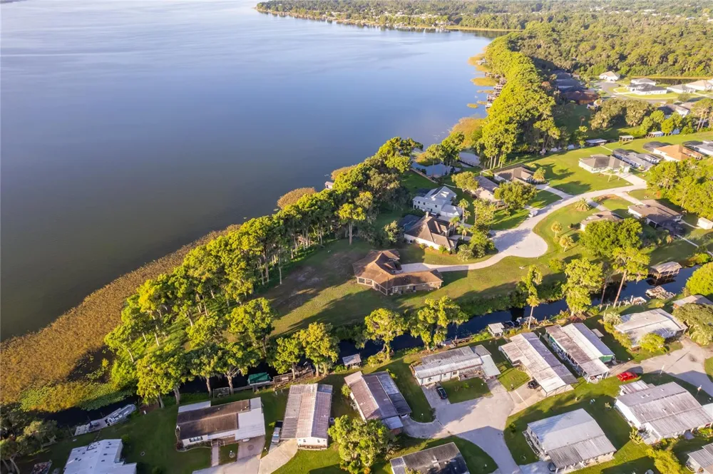 12131 EAGLES POINT COURT Grand Island, FL 32735