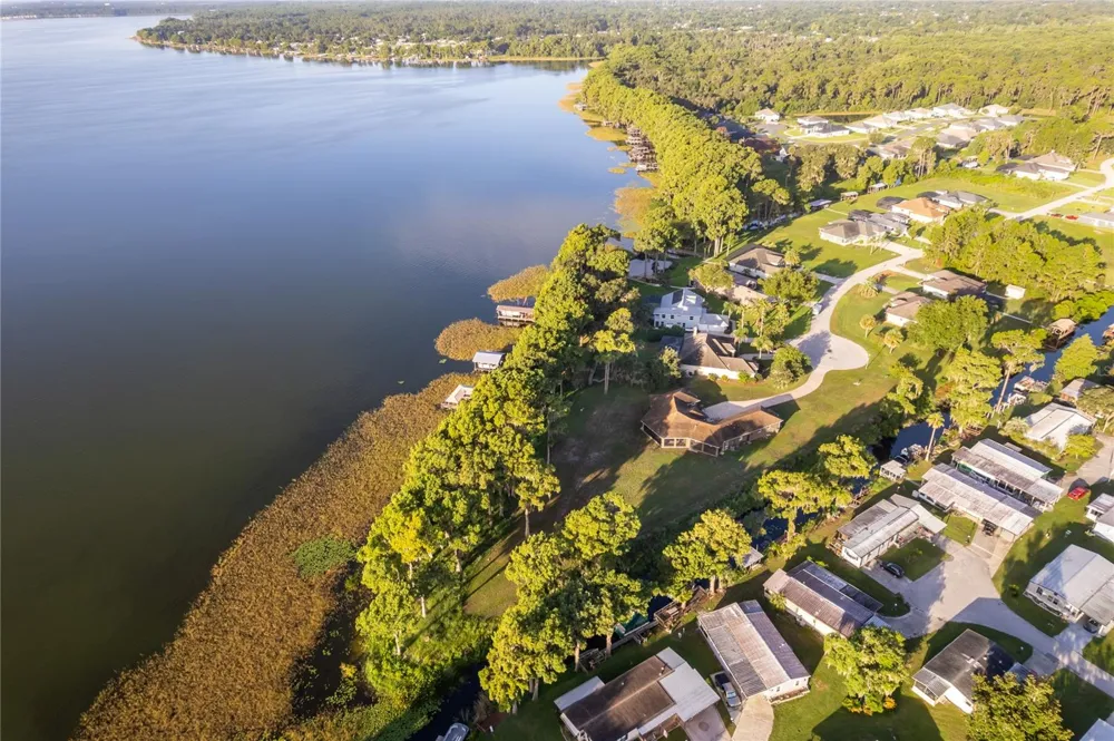 12131 EAGLES POINT COURT Grand Island, FL 32735