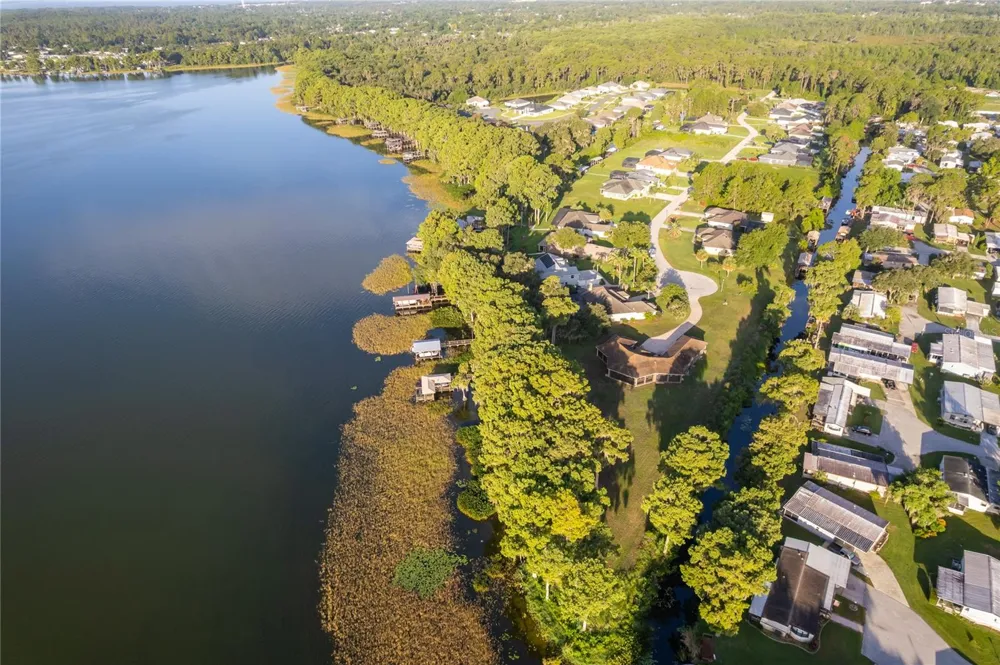 12131 EAGLES POINT COURT Grand Island, FL 32735