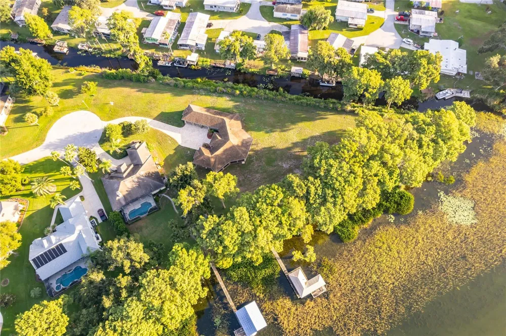 12131 EAGLES POINT COURT Grand Island, FL 32735