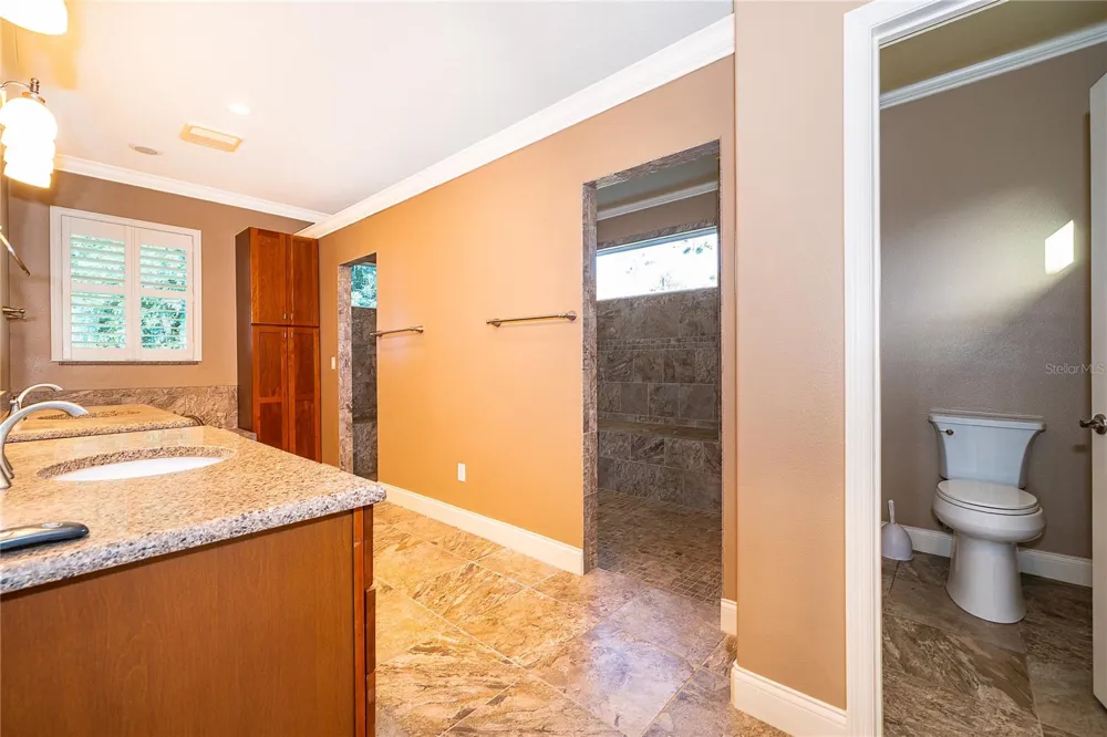 12131 EAGLES POINT COURT Grand Island, FL 32735