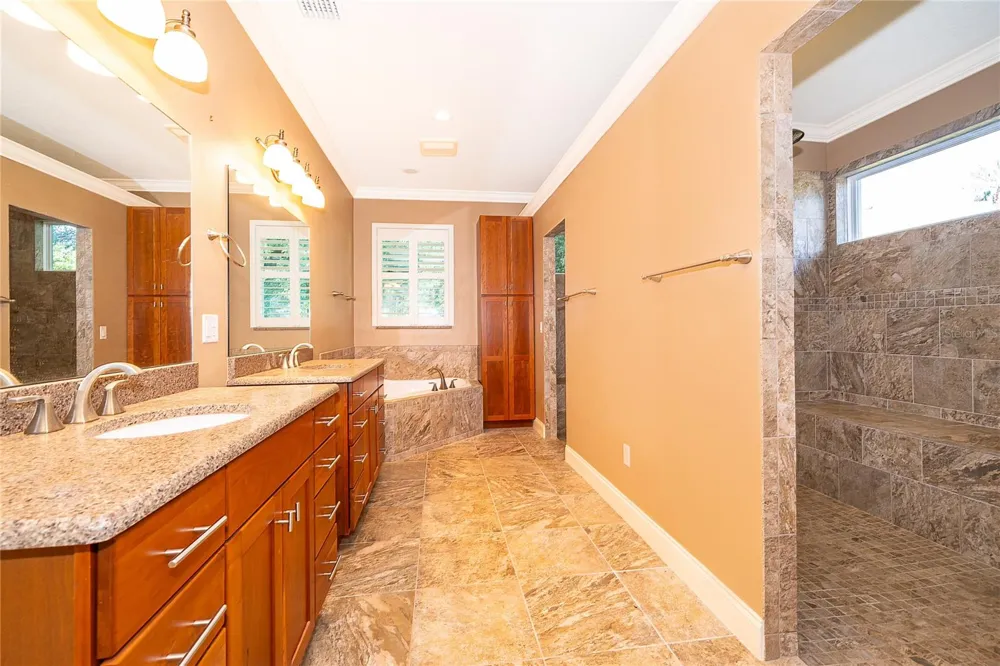 12131 EAGLES POINT COURT Grand Island, FL 32735
