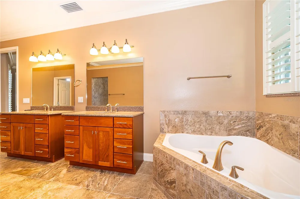 12131 EAGLES POINT COURT Grand Island, FL 32735