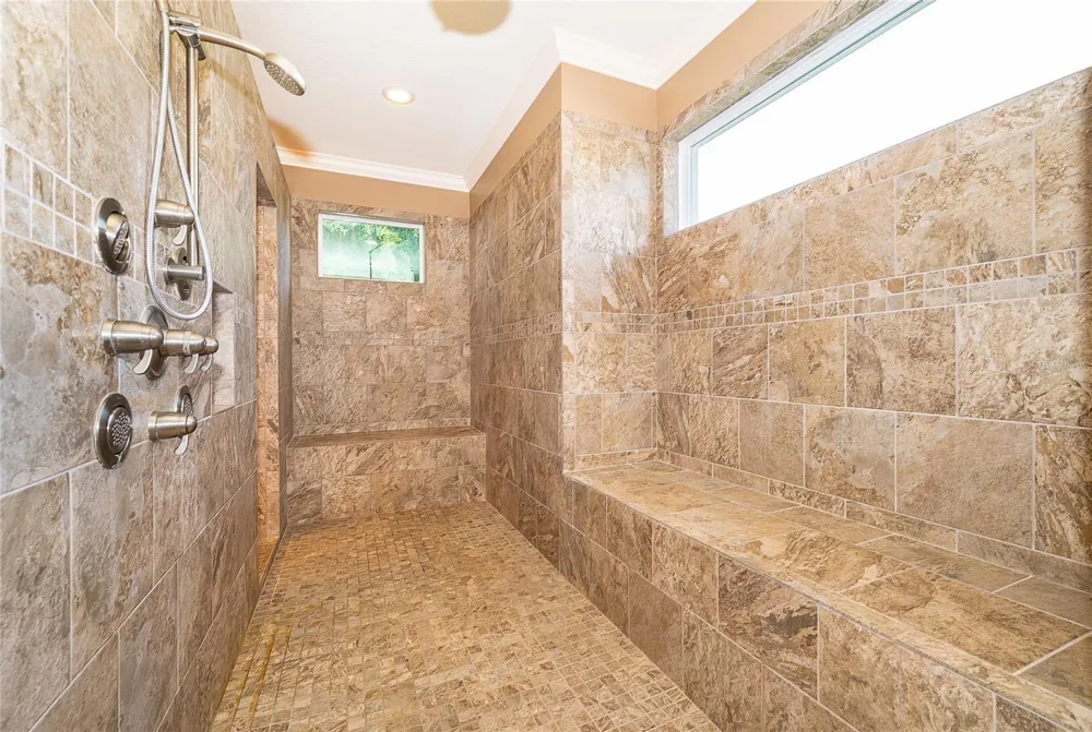 12131 EAGLES POINT COURT Grand Island, FL 32735
