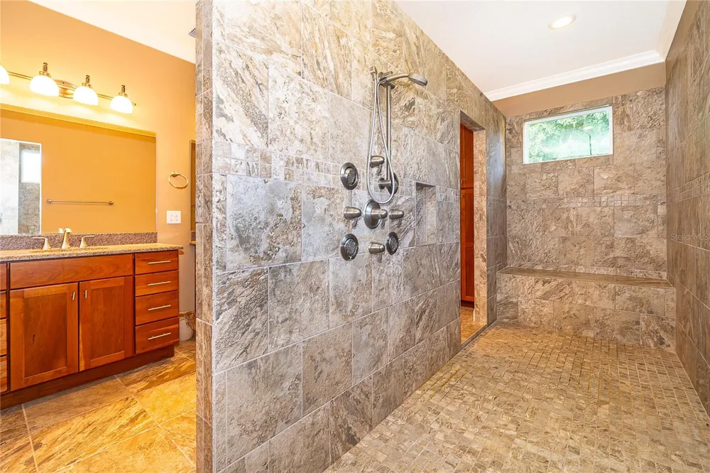 12131 EAGLES POINT COURT Grand Island, FL 32735