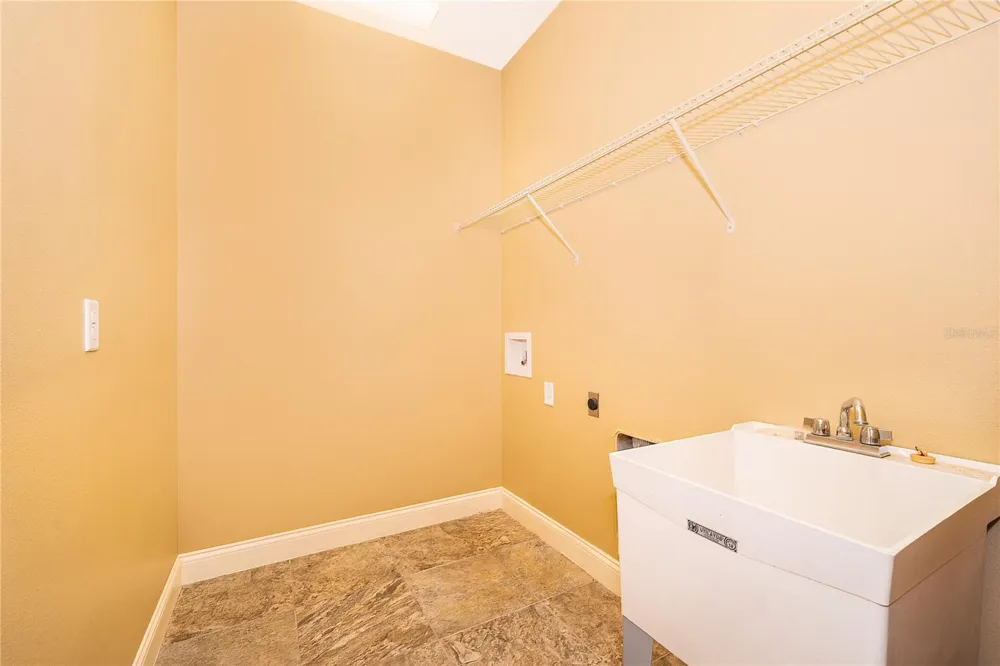 12131 EAGLES POINT COURT Grand Island, FL 32735