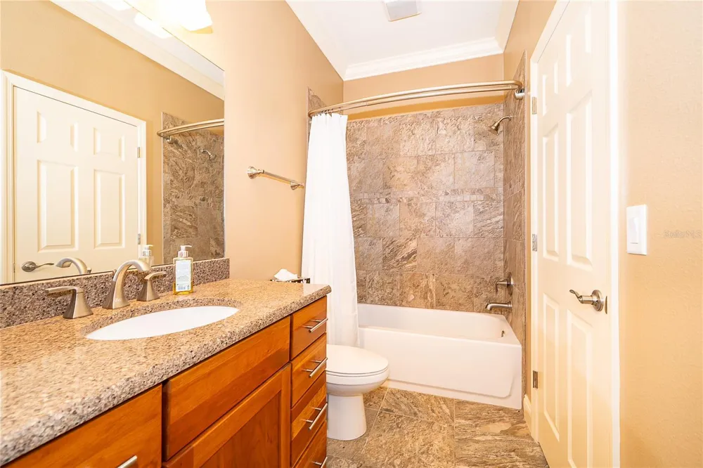 12131 EAGLES POINT COURT Grand Island, FL 32735