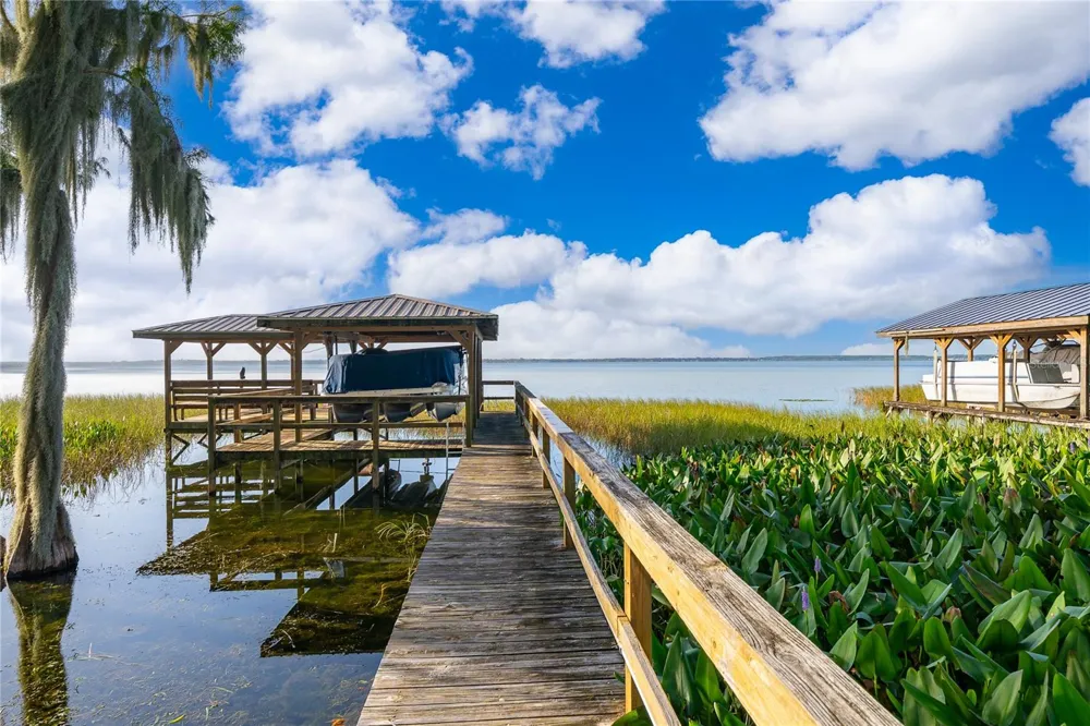 12131 EAGLES POINT COURT Grand Island, FL 32735