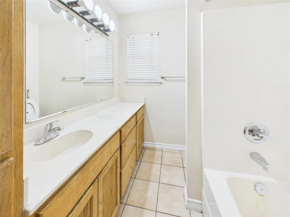 1125 Iris Crescent Drive Floresville, TX 78114