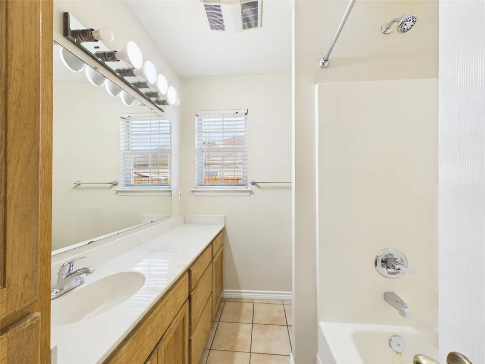 1125 Iris Crescent Drive Floresville, TX 78114
