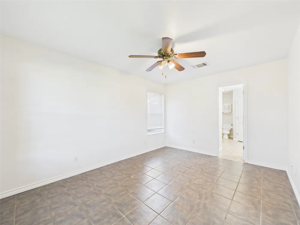 1125 Iris Crescent Drive Floresville, TX 78114