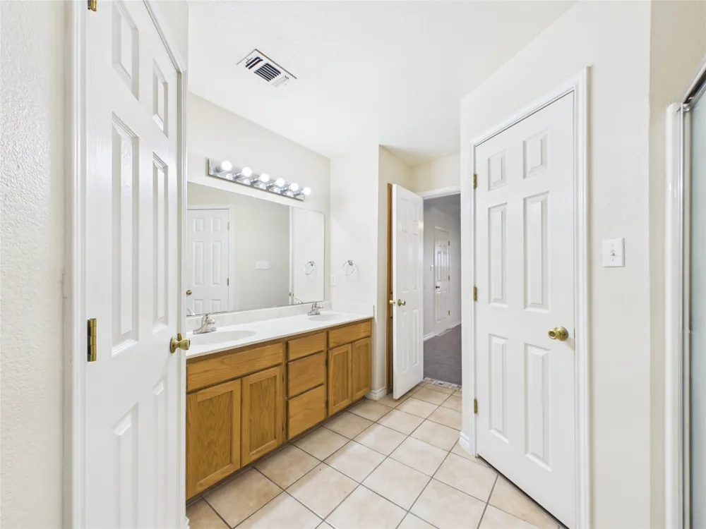 1125 Iris Crescent Drive Floresville, TX 78114