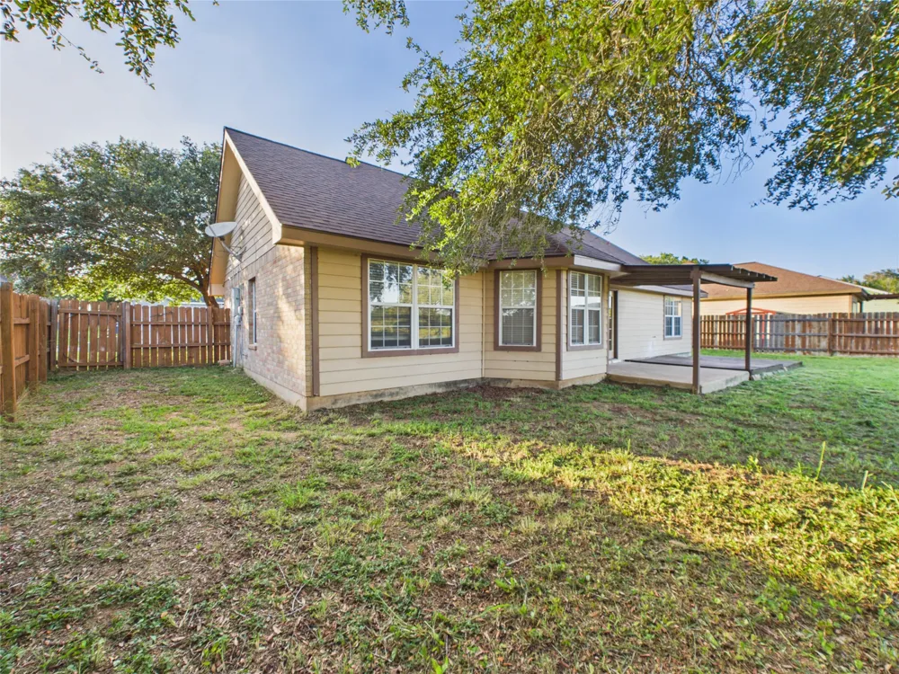 1125 Iris Crescent Drive Floresville, TX 78114